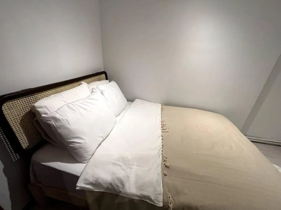 Cozy 2Br Renovated Apartment 1 Min To Metro Istanbul
