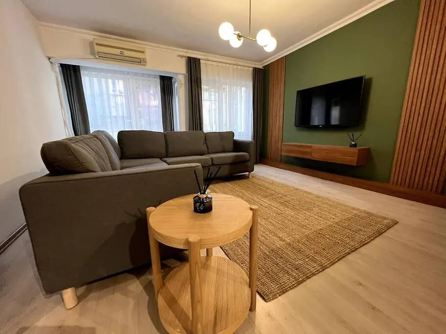 Cozy 2Br Renovated Apartment 1 Min To Metro Istanbul