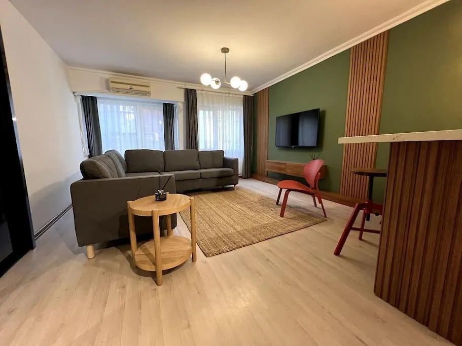 Cozy 2Br Renovated Apartment 1 Min To Metro location