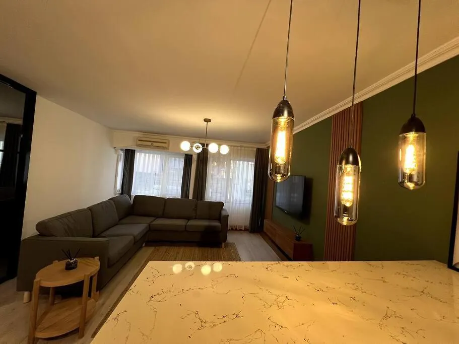 Cozy 2Br Renovated Apartment 1 Min To Metro Istanbul 0*,  Turkiet