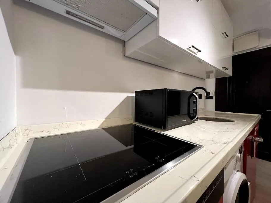 Cozy 2Br Renovated Apartment 1 Min To Metro Istanbul