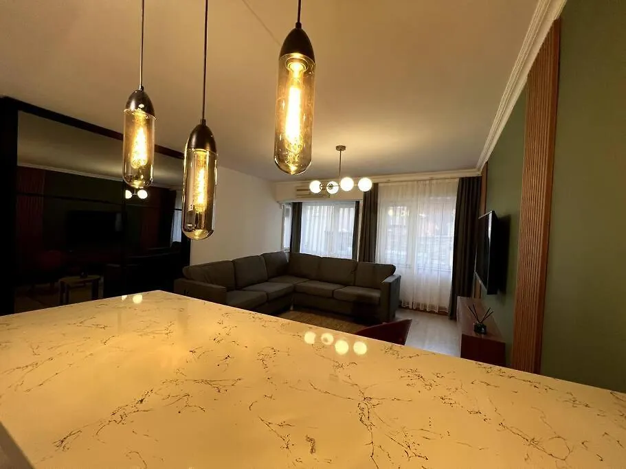 Cozy 2Br Renovated Apartment 1 Min To Metro Istanbul