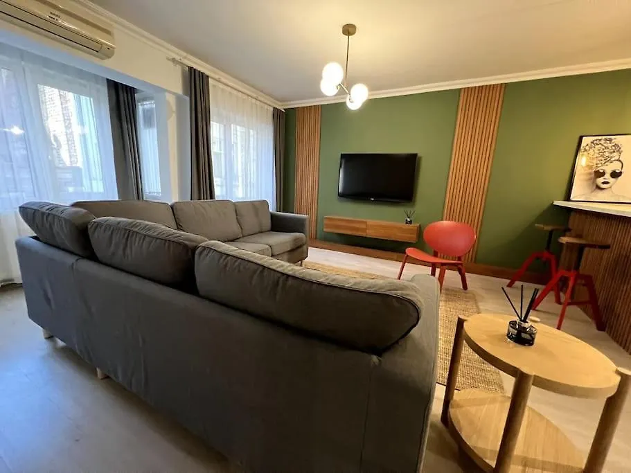 Cozy 2Br Renovated Apartment 1 Min To Metro Istanbul
